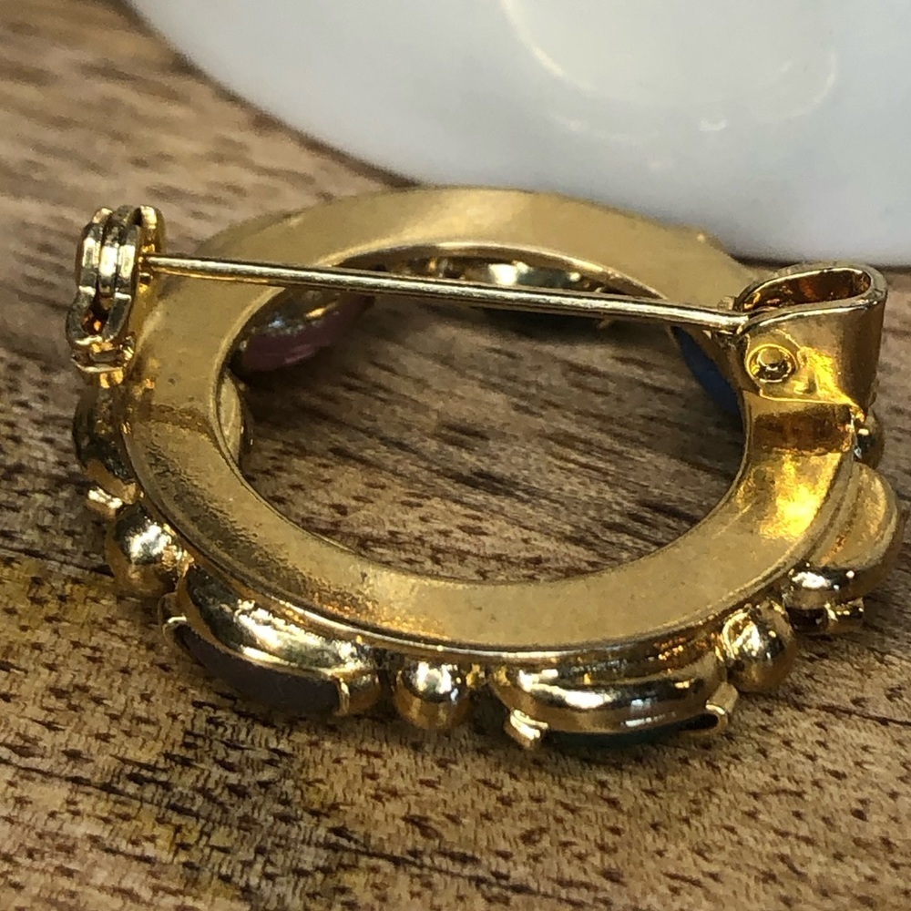Egyptian Revival 60s Gold Tone Carved Lucite Multicolor Scarab Brooch Pin 1”inch - Picture 3 of 8